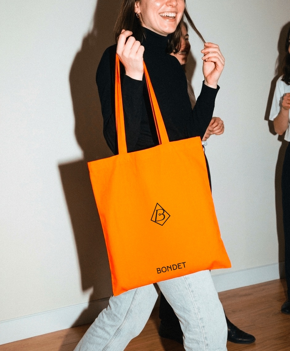 Bondet tote bag worn outdoors
