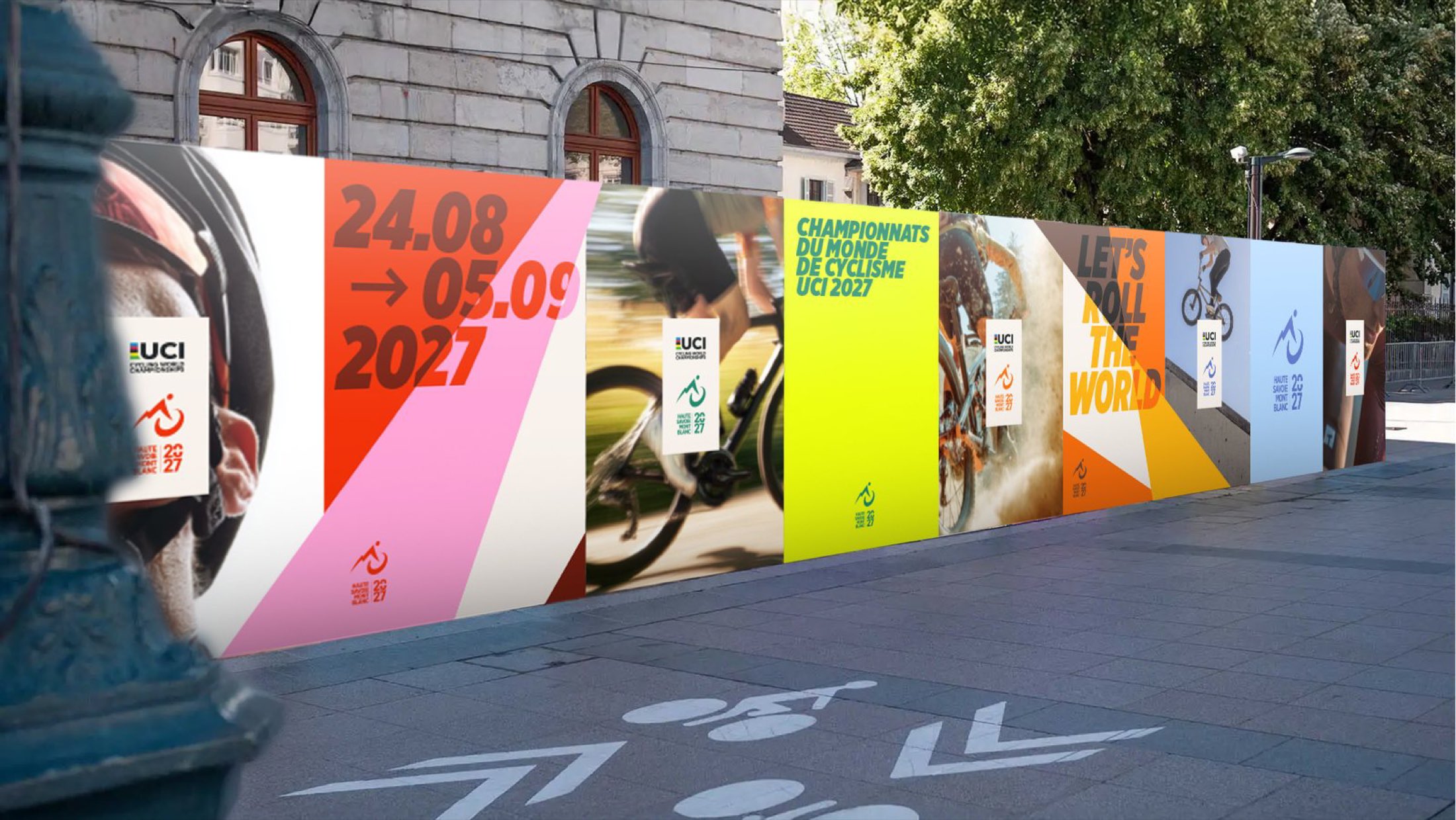 Urban banners announcing the championship dates