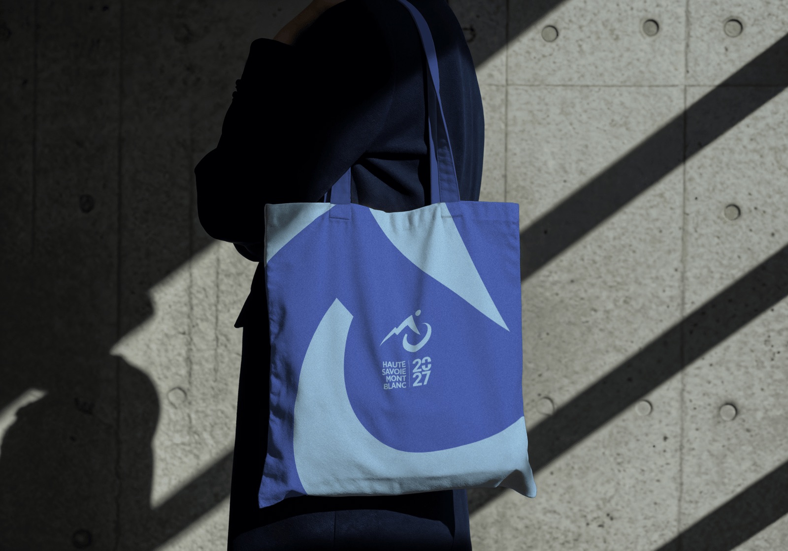 Tote bag in the event's colours